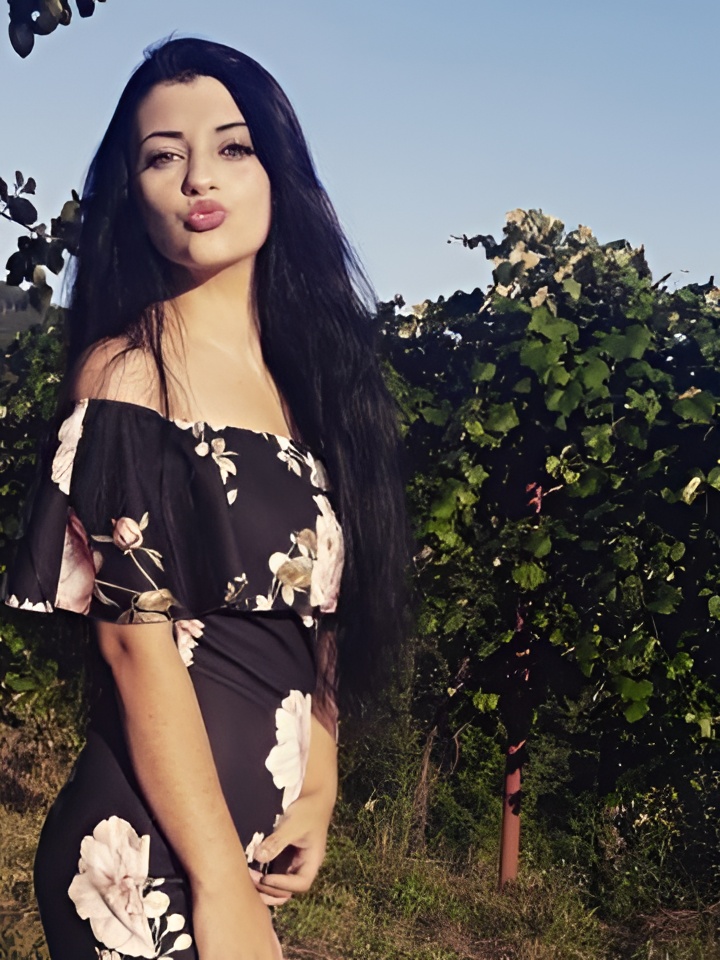 Ангелина привлекальеная девушка из Ясиноватой цена от 3000 руб