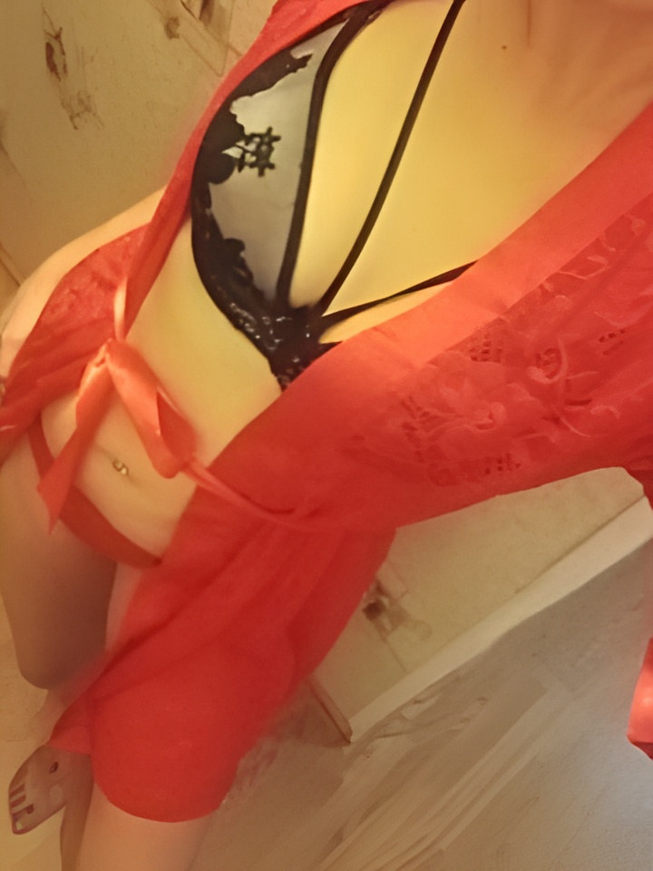 Кира привлекальеная девушка из Ясиноватой цена от 4000 руб