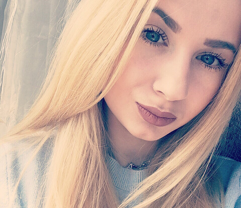 Аленка привлекальеная девушка из Ясиноватой цена от 3500 руб