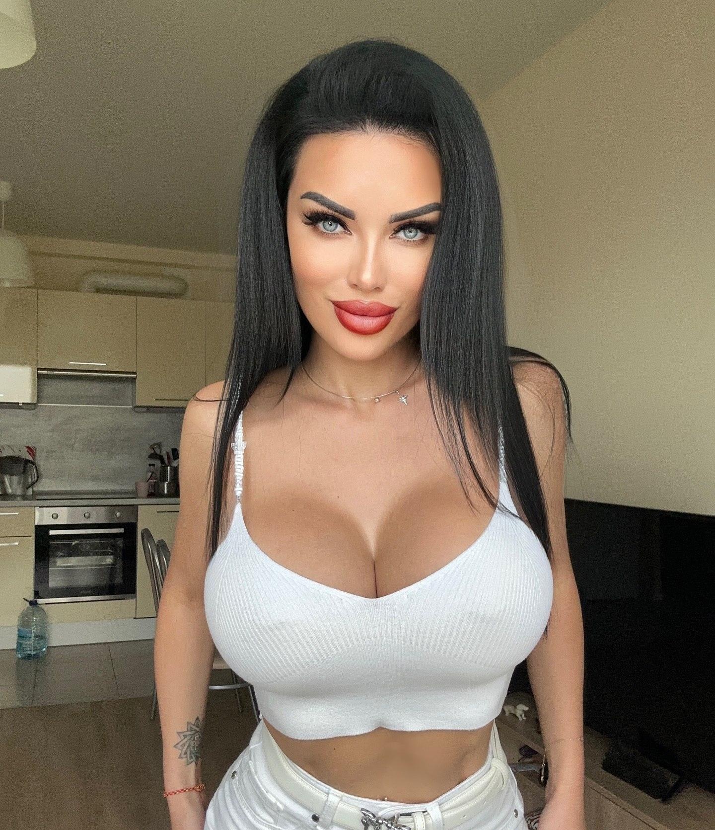 Оксана привлекальеная девушка из Ясиноватой цена от 6000 руб