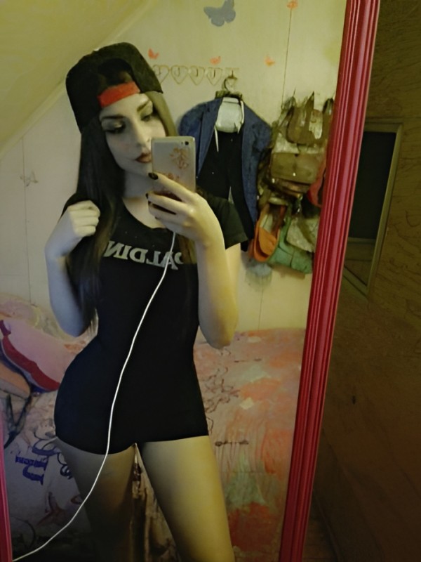 Рената привлекательная девушка из Ясиноватой цена от 5000 руб