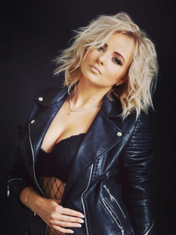 Ольга привлекательная девушка из Ясиноватой цена от 3500 руб