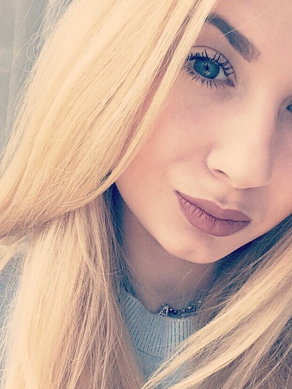 Аленка привлекательная девушка из Ясиноватой цена от 3500 руб