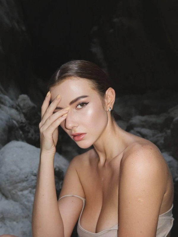 Янка привлекательная девушка из Ясиноватой цена от 7000 руб